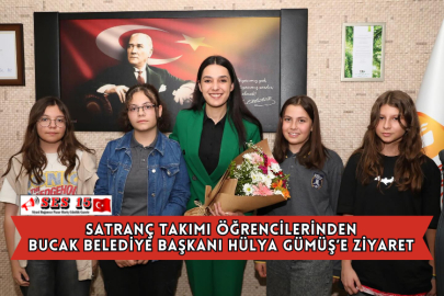 Satranç Takımı Öğrencilerinden Bucak Belediye Başkanı Hülya Gümüş’e Ziyaret