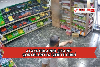 Ayakkabılarını Çıkarıp Çoraplarıyla İçeriye Girdi