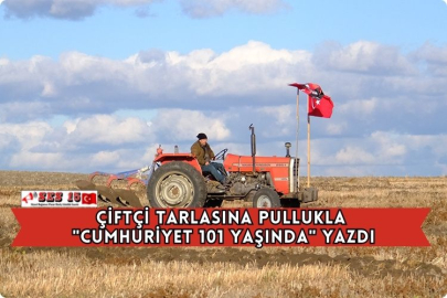 Çiftçi Tarlasına Pullukla "Cumhuriyet 101 Yaşında" Yazdı