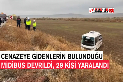 Cenazeye Gidenlerin Bulunduğu Midibüs Devrildi, 29 Kişi Yaralandı