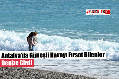 Antalya'da Güneşli Havayı Fırsat Bilenler Denize Girdi